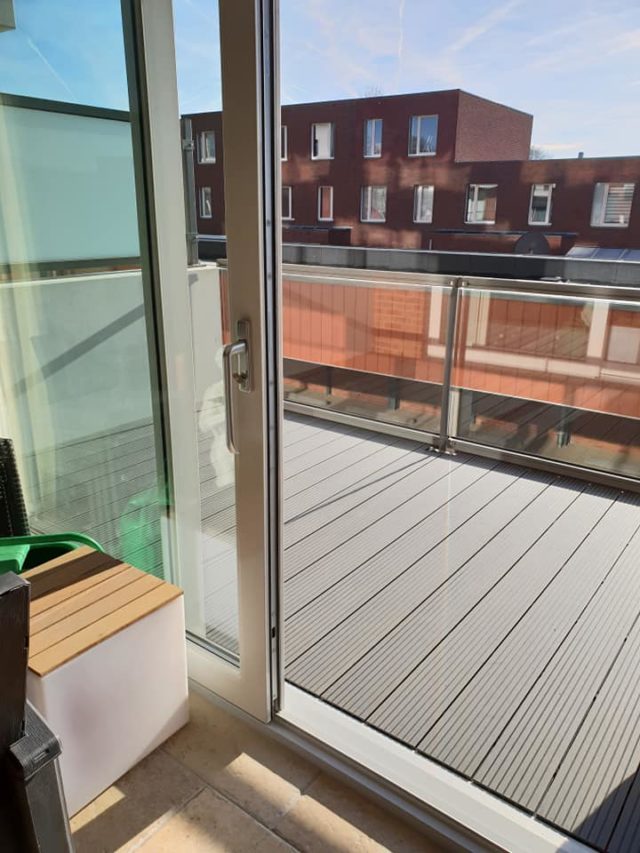 balkon met vloer en beglazing