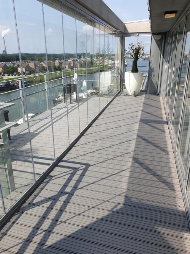 balkonbeglazing en vloer